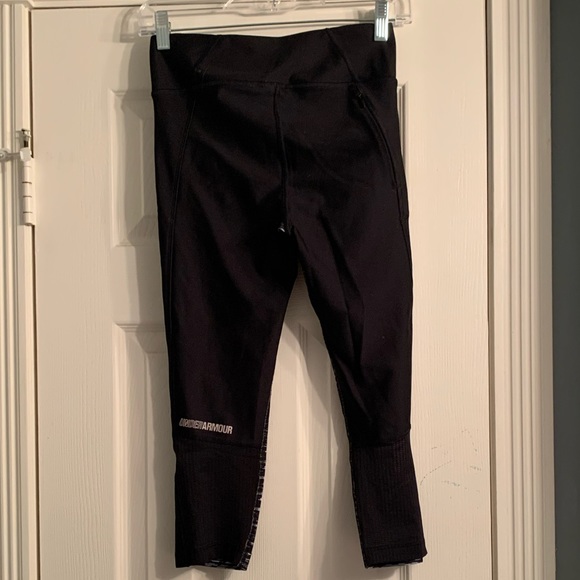 Under Armour Cropped Workout Leggings - Picture 2 of 3